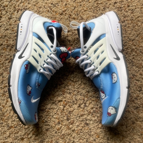 Women's Nike Shoe Size 8 Hello Kitty - Picture 4 of 8